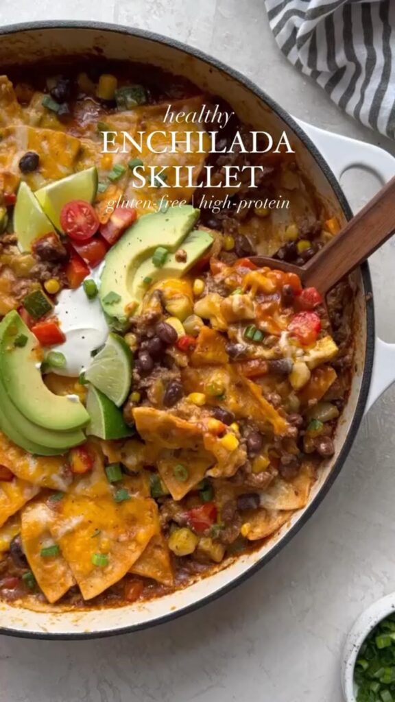 Enjoy a healthy twist on a classic favorite with this Healthy Enchilada Skillet! Packed with lean protein, veggies, and bold flavors, it’s a quick, one-pan meal the whole family will love.